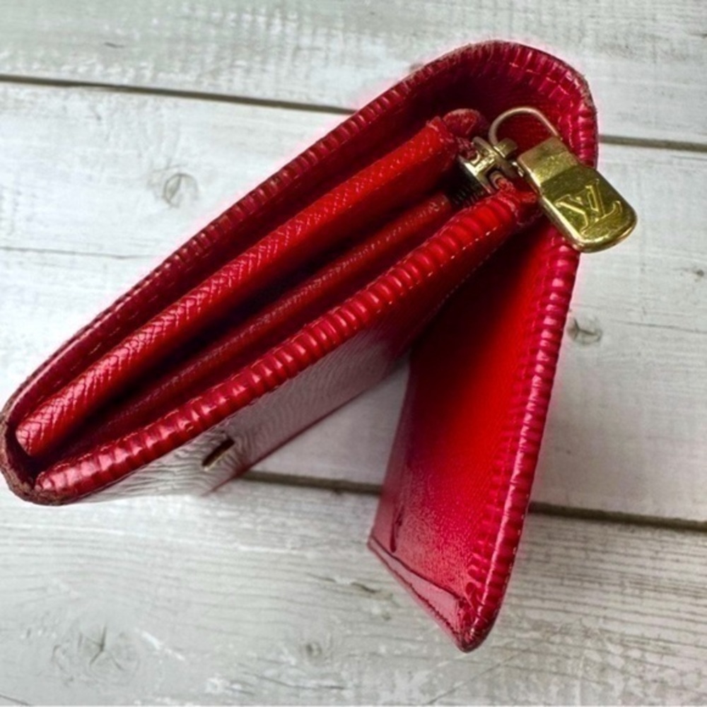 AUTHENTIC Louis Vuitton Epi Porte Leather Bifold Wallet. Red. - Picture 3 of 16